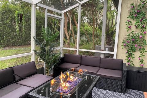 Снять в аренду таунхаус в Корал-Спрингс, Флорида 3 спальни, 150.78м2, № 1949913 - фото 13