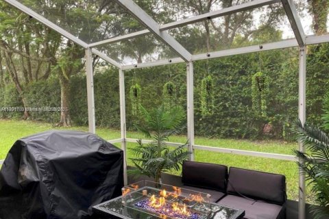 Снять в аренду таунхаус в Корал-Спрингс, Флорида 3 спальни, 150.78м2, № 1949913 - фото 14