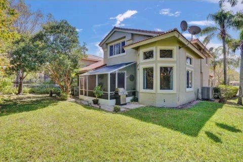 Снять в аренду таунхаус в Корал-Спрингс, Флорида 3 спальни, 150.78м2, № 1949913 - фото 2