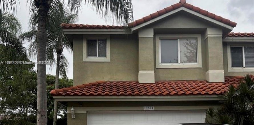 Таунхаус в Корал-Спрингс, Флорида 3 спальни, 150.78м2 № 1949913