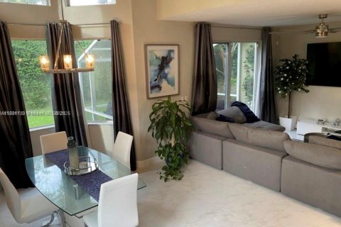 Снять в аренду таунхаус в Корал-Спрингс, Флорида 3 спальни, 150.78м2, № 1949913 - фото 6