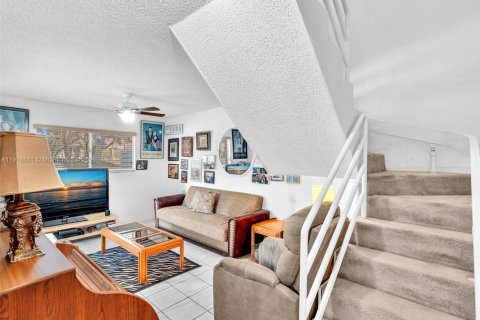 Купить таунхаус в Майами, Флорида 3 спальни, 147.9м2, № 1972069 - фото 11