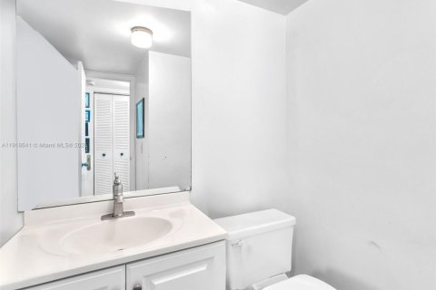Купить таунхаус в Майами, Флорида 3 спальни, 147.9м2, № 1972069 - фото 18