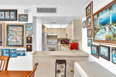 Купить таунхаус в Майами, Флорида 3 спальни, 147.9м2, № 1972069 - фото 9