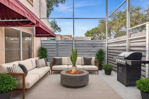 Купить таунхаус в Майами, Флорида 3 спальни, 147.9м2, № 1972069 - фото 1