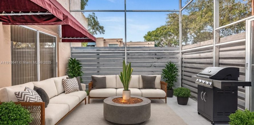 Таунхаус в Майами, Флорида 3 спальни, 147.9м2 № 1972069