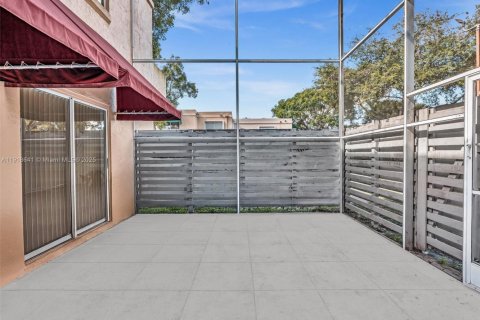 Купить таунхаус в Майами, Флорида 3 спальни, 147.9м2, № 1972069 - фото 2