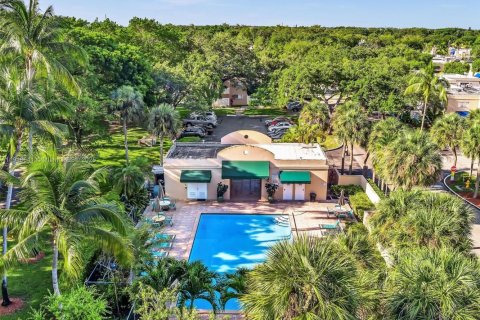 Купить таунхаус в Майами, Флорида 3 спальни, 147.9м2, № 1972069 - фото 27