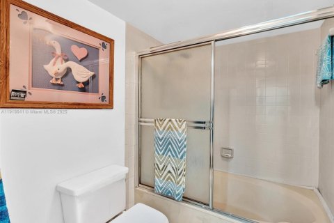 Купить таунхаус в Майами, Флорида 3 спальни, 147.9м2, № 1972069 - фото 20
