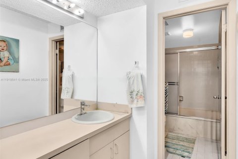 Купить таунхаус в Майами, Флорида 3 спальни, 147.9м2, № 1972069 - фото 19