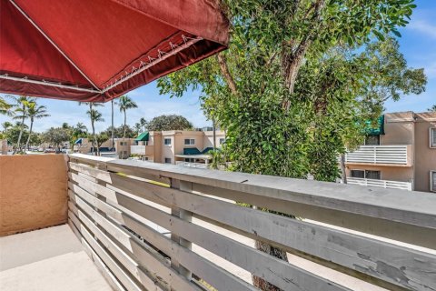 Купить таунхаус в Майами, Флорида 3 спальни, 147.9м2, № 1972069 - фото 17