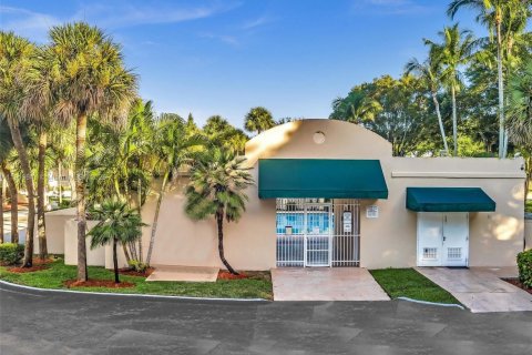 Купить таунхаус в Майами, Флорида 3 спальни, 147.9м2, № 1972069 - фото 28