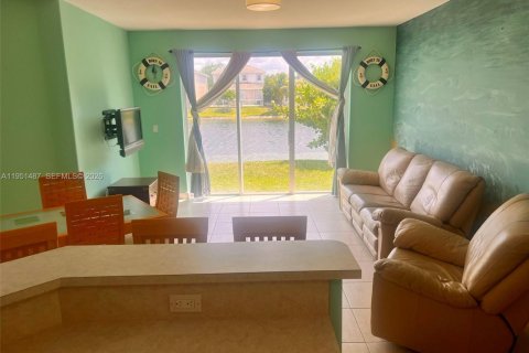 Casa en alquiler en Doral, Florida, 4 dormitorios, 246.01 m2 № 2055291 - foto 6