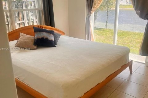 Casa en alquiler en Doral, Florida, 4 dormitorios, 246.01 m2 № 2055291 - foto 8