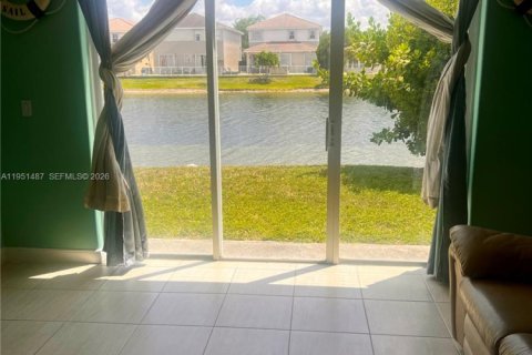 Casa en alquiler en Doral, Florida, 4 dormitorios, 246.01 m2 № 2055291 - foto 24