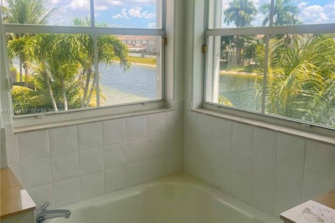 Casa en alquiler en Doral, Florida, 4 dormitorios, 246.01 m2 № 2055291 - foto 20