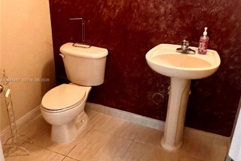 Casa en alquiler en Doral, Florida, 4 dormitorios, 246.01 m2 № 2055291 - foto 10