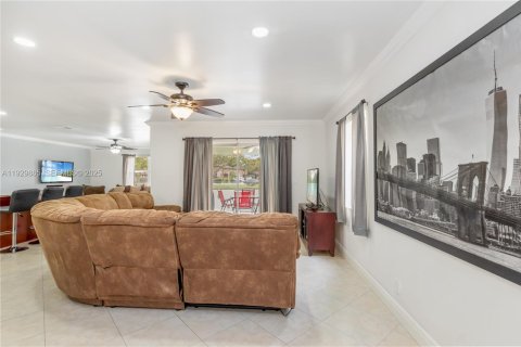 House in Coconut Creek, Florida 3 bedrooms, 190.91 sq.m. № 1988844 - photo 15
