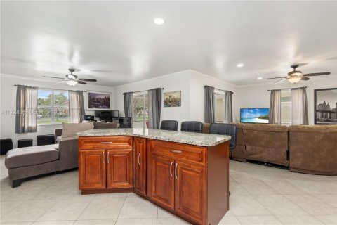 House in Coconut Creek, Florida 3 bedrooms, 190.91 sq.m. № 1988844 - photo 11