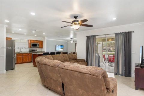 House in Coconut Creek, Florida 3 bedrooms, 190.91 sq.m. № 1988844 - photo 14