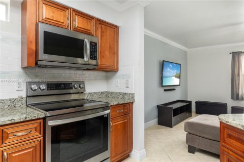 House in Coconut Creek, Florida 3 bedrooms, 190.91 sq.m. № 1988844 - photo 6