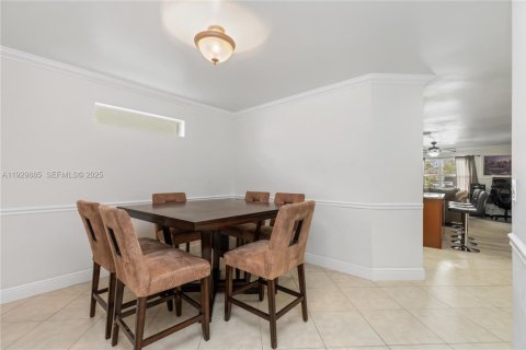 House in Coconut Creek, Florida 3 bedrooms, 190.91 sq.m. № 1988844 - photo 17