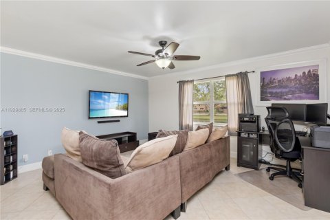 House in Coconut Creek, Florida 3 bedrooms, 190.91 sq.m. № 1988844 - photo 13