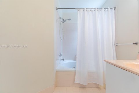 House in Coconut Creek, Florida 3 bedrooms, 190.91 sq.m. № 1988844 - photo 27