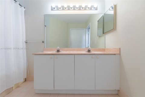 House in Coconut Creek, Florida 3 bedrooms, 190.91 sq.m. № 1988844 - photo 25