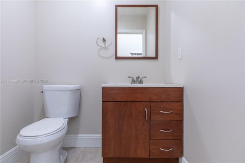 House in Coconut Creek, Florida 3 bedrooms, 190.91 sq.m. № 1988844 - photo 19