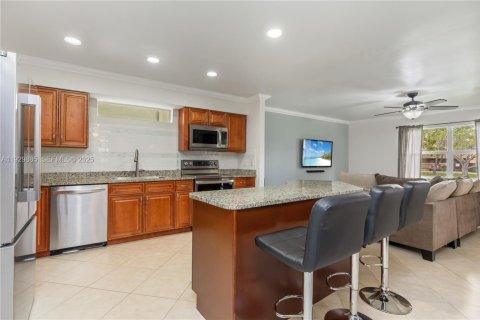 House in Coconut Creek, Florida 3 bedrooms, 190.91 sq.m. № 1988844 - photo 9