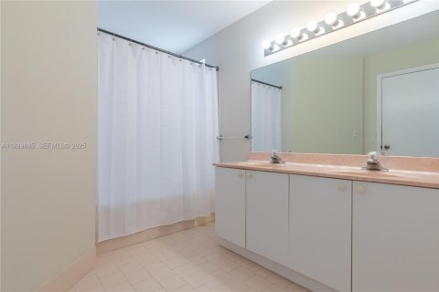 House in Coconut Creek, Florida 3 bedrooms, 190.91 sq.m. № 1988844 - photo 26