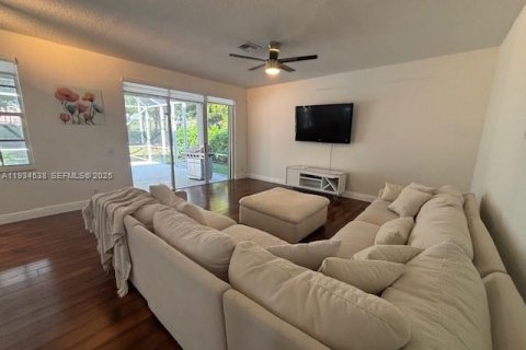 Снять в аренду виллу или дом в Уэстон, Флорида 5 спален, 290.04м2, № 1992723 - фото 15