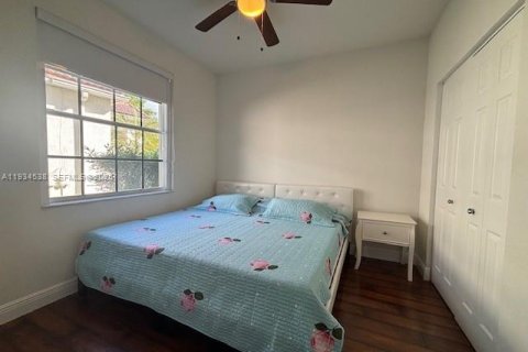 Снять в аренду виллу или дом в Уэстон, Флорида 5 спален, 290.04м2, № 1992723 - фото 20