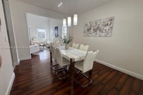 Снять в аренду виллу или дом в Уэстон, Флорида 5 спален, 290.04м2, № 1992723 - фото 11