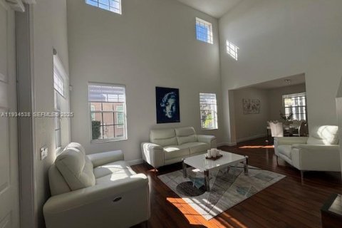 Снять в аренду виллу или дом в Уэстон, Флорида 5 спален, 290.04м2, № 1992723 - фото 6