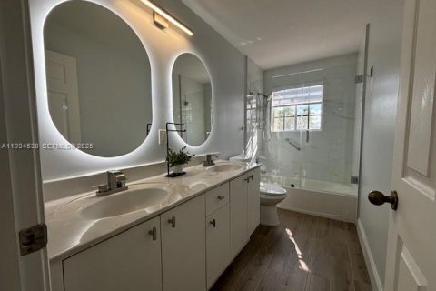 Снять в аренду виллу или дом в Уэстон, Флорида 5 спален, 290.04м2, № 1992723 - фото 27