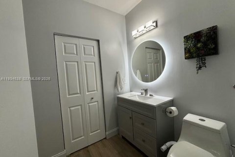 Снять в аренду виллу или дом в Уэстон, Флорида 5 спален, 290.04м2, № 1992723 - фото 19