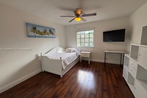 Снять в аренду виллу или дом в Уэстон, Флорида 5 спален, 290.04м2, № 1992723 - фото 26