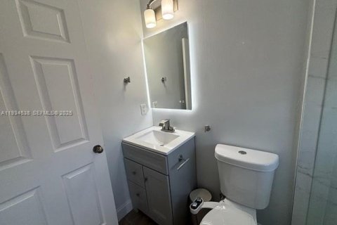 Снять в аренду виллу или дом в Уэстон, Флорида 5 спален, 290.04м2, № 1992723 - фото 30