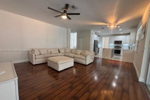 Снять в аренду виллу или дом в Уэстон, Флорида 5 спален, 290.04м2, № 1992723 - фото 17