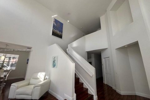 Снять в аренду виллу или дом в Уэстон, Флорида 5 спален, 290.04м2, № 1992723 - фото 8