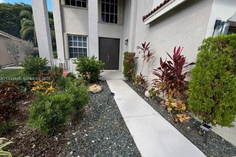 Снять в аренду виллу или дом в Уэстон, Флорида 5 спален, 290.04м2, № 1992723 - фото 5