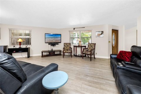 Villa ou maison à vendre à Tampa, Floride: 3 chambres, 171.03 m2 № 2358463 - photo 5