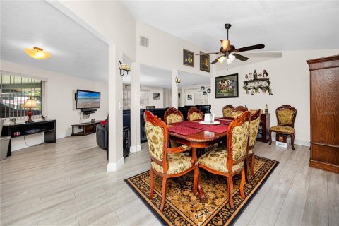 Villa ou maison à vendre à Tampa, Floride: 3 chambres, 171.03 m2 № 2358463 - photo 7