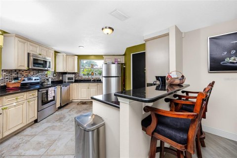 Villa ou maison à vendre à Tampa, Floride: 3 chambres, 171.03 m2 № 2358463 - photo 10