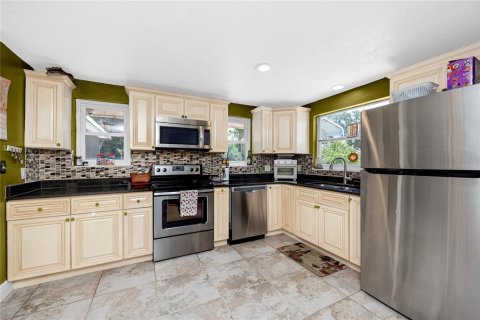 Villa ou maison à vendre à Tampa, Floride: 3 chambres, 171.03 m2 № 2358463 - photo 9