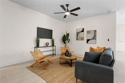 House in Orlando, Florida 3 bedrooms, 139.45 sq.m. № 1816189 - photo 3