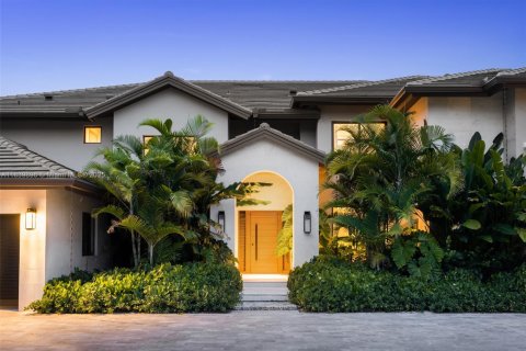House in Hallandale Beach, Florida 6 bedrooms, 581.85 sq.m. № 1841299 - photo 22