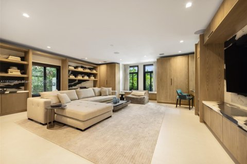 House in Hallandale Beach, Florida 6 bedrooms, 581.85 sq.m. № 1841299 - photo 10